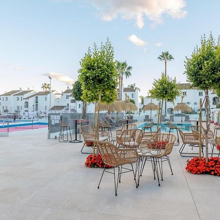 Hotel Residencia Deportiva Rozarossa Estepona Esterno foto