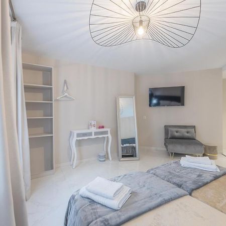 Hotel Residencia Deportiva Rozarossa Estepona Esterno foto