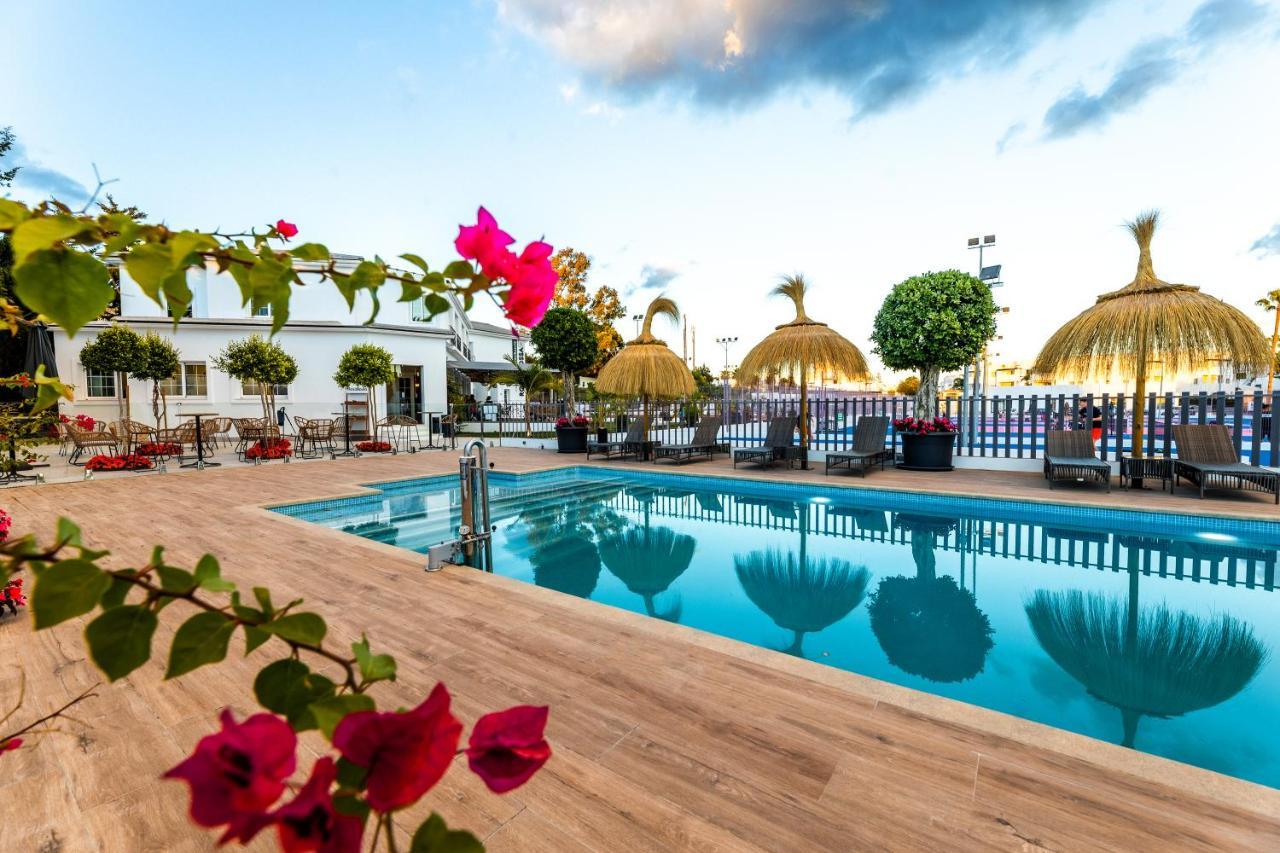 Hotel Residencia Deportiva Rozarossa Estepona Esterno foto