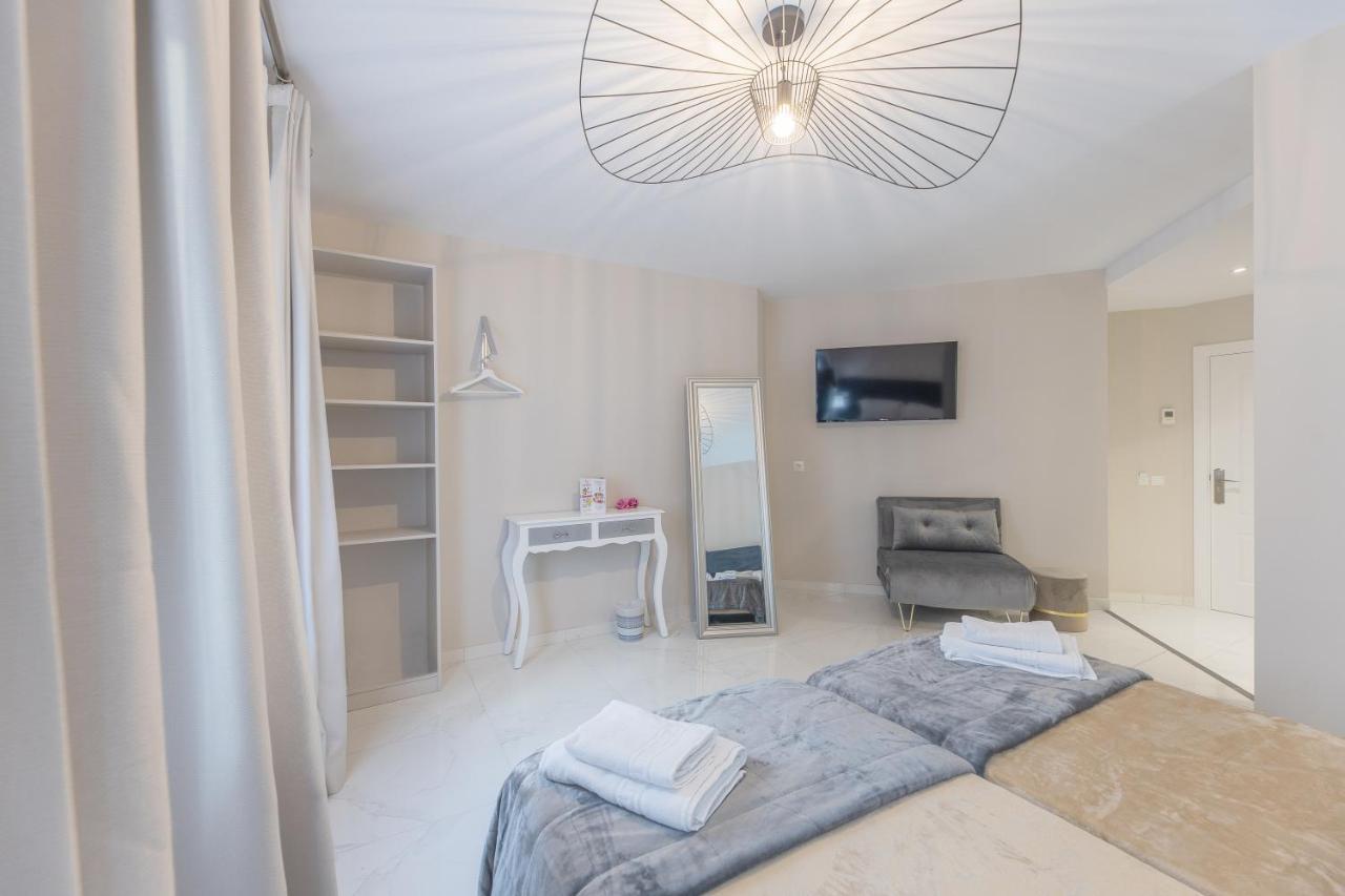 Hotel Residencia Deportiva Rozarossa Estepona Esterno foto