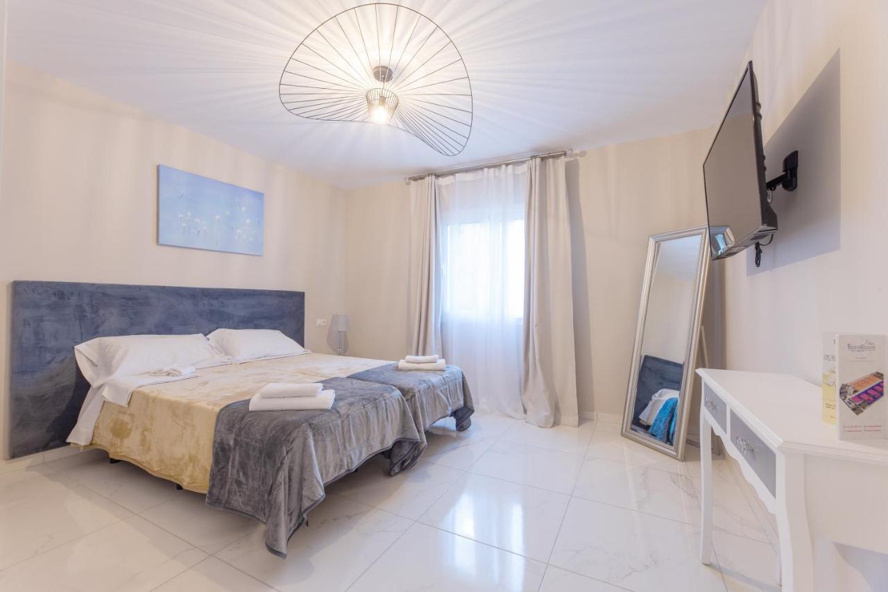 Hotel Residencia Deportiva Rozarossa Estepona Esterno foto