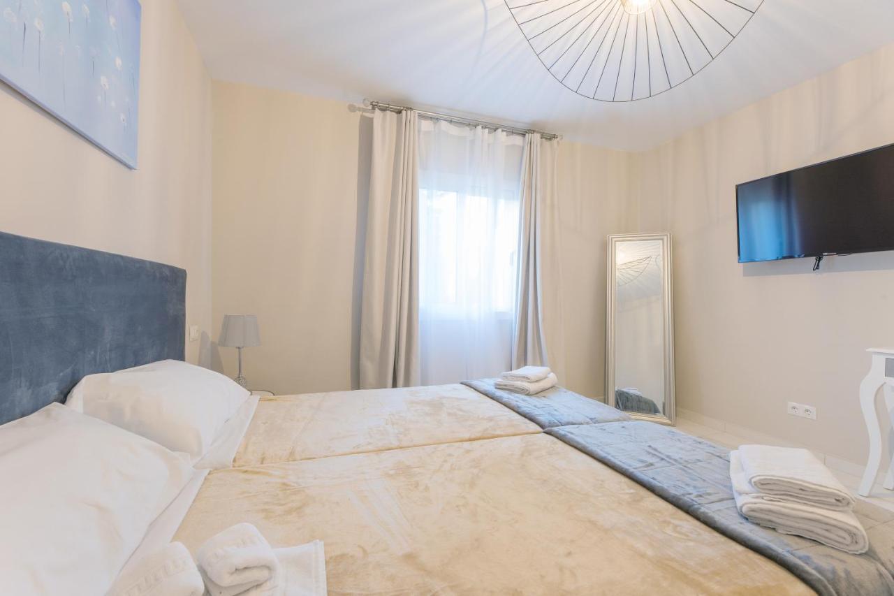 Hotel Residencia Deportiva Rozarossa Estepona Esterno foto