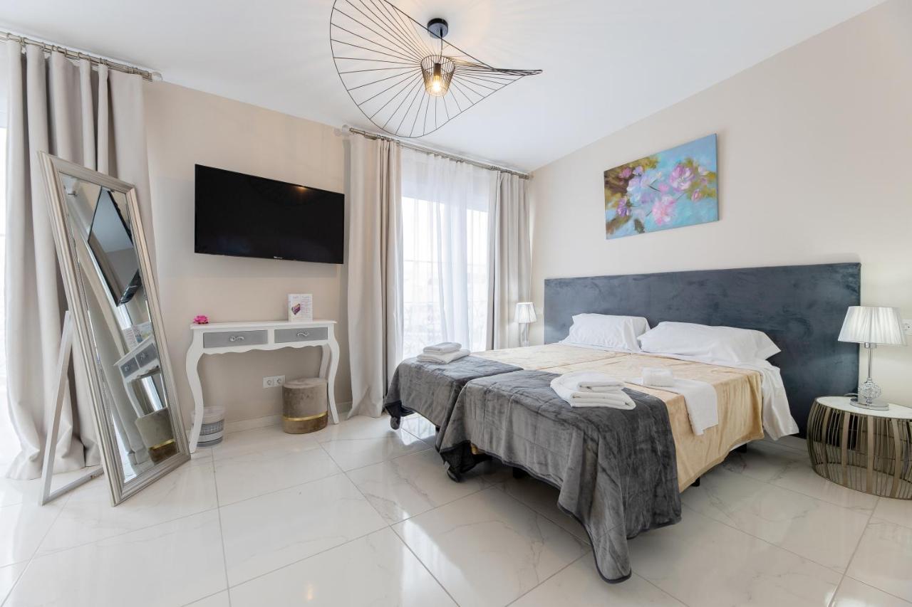 Hotel Residencia Deportiva Rozarossa Estepona Esterno foto
