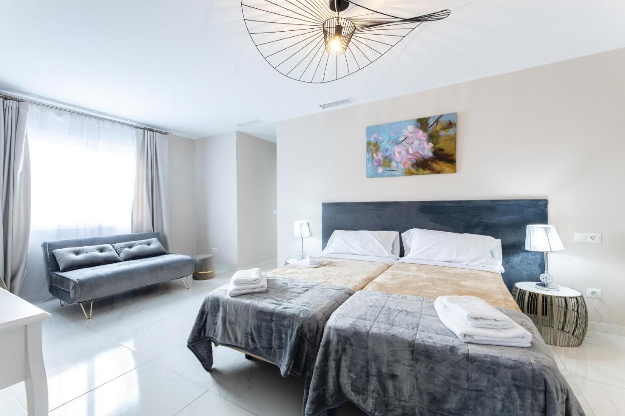 Hotel Residencia Deportiva Rozarossa Estepona Esterno foto