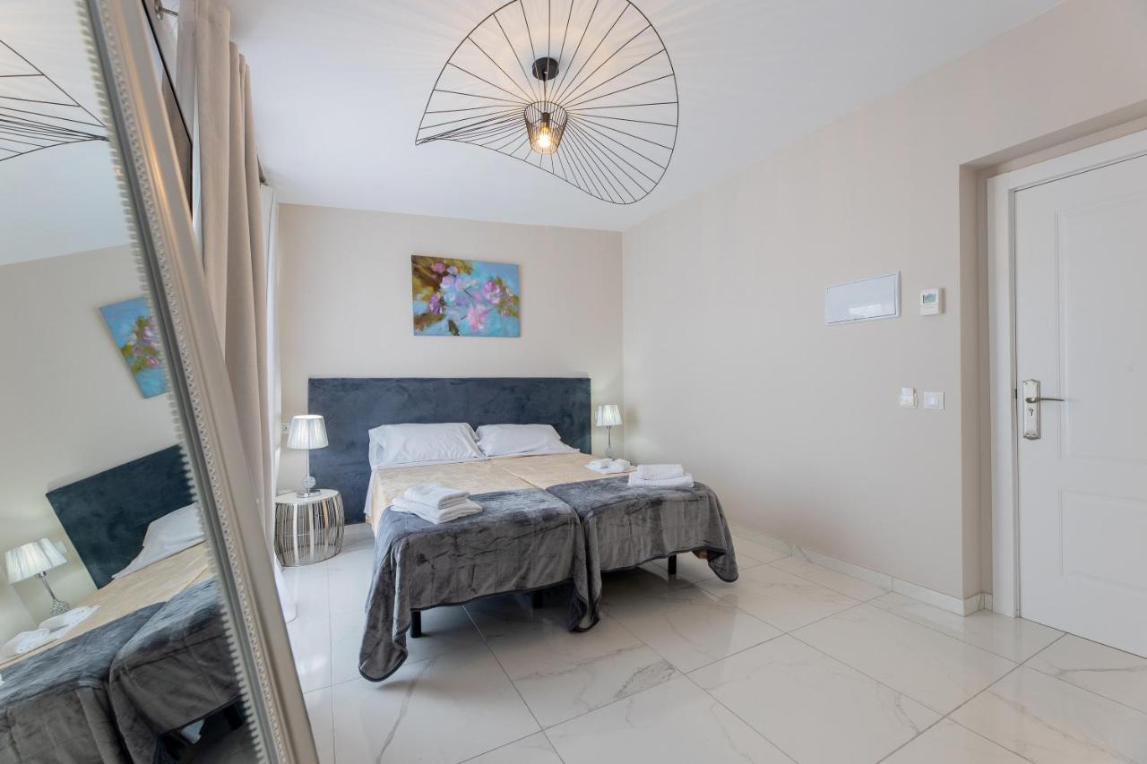 Hotel Residencia Deportiva Rozarossa Estepona Esterno foto