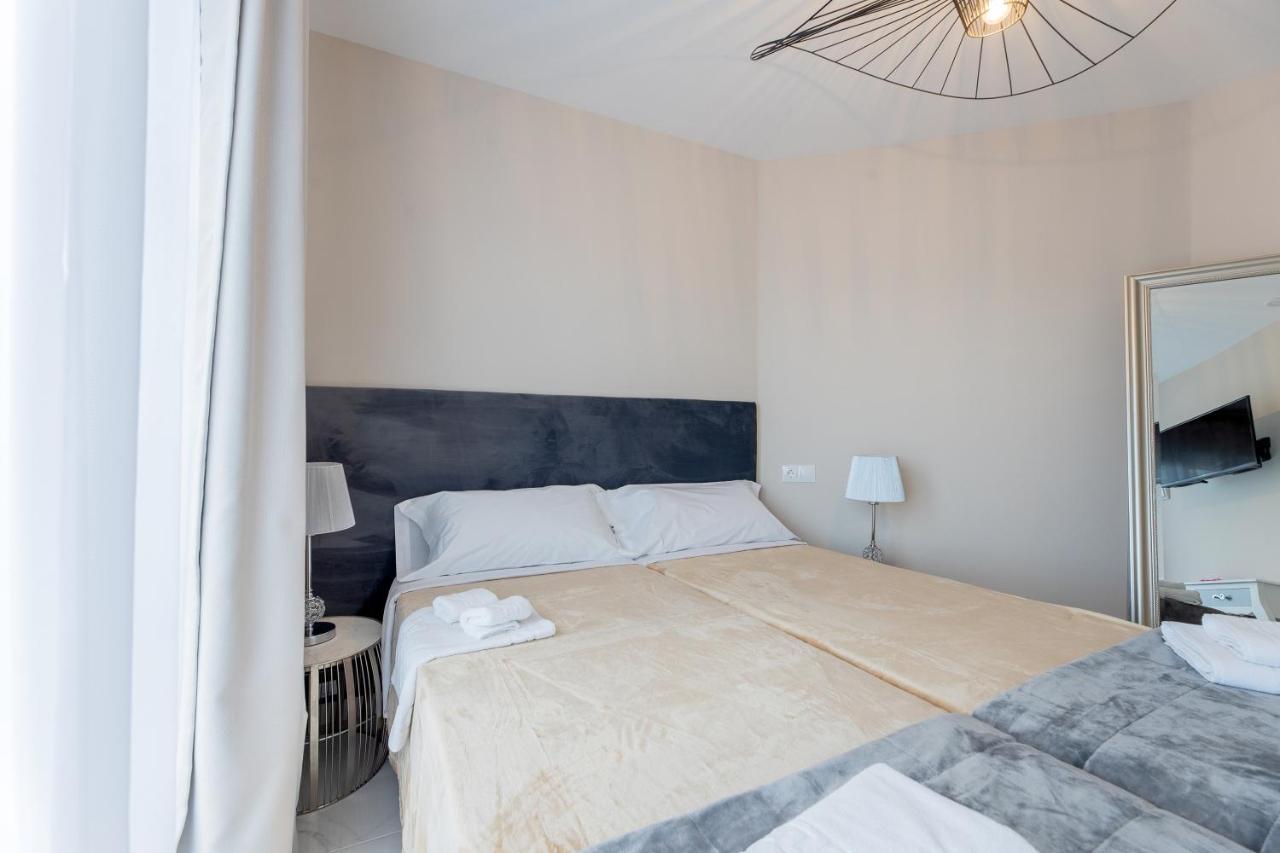 Hotel Residencia Deportiva Rozarossa Estepona Esterno foto